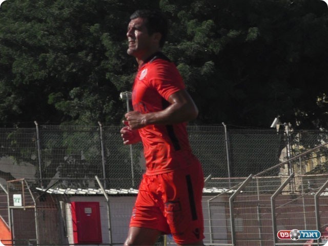 קרלוס צ'קאנה המצטיין במגרש